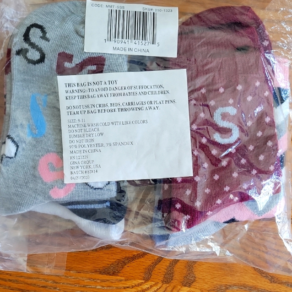 NWT 6 Pairs Cozy Socks. O
